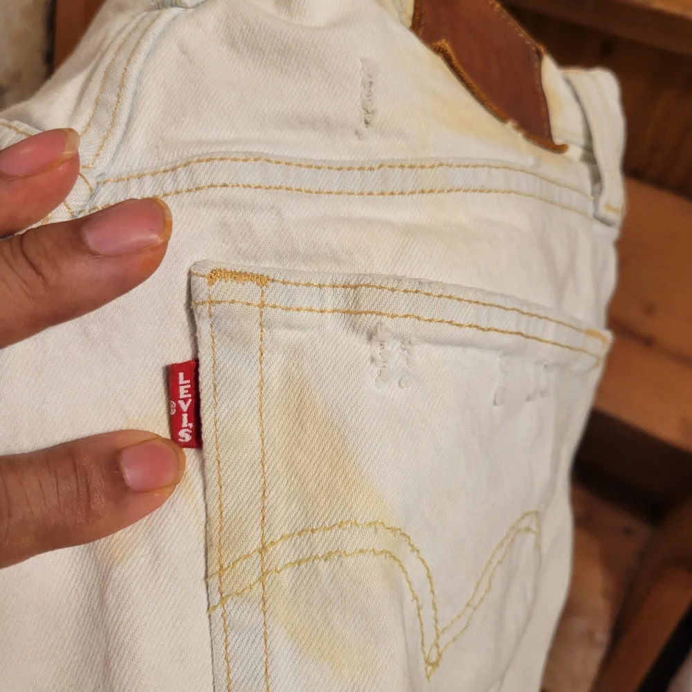 Levis 501 Button Fly Women's 26 White Cut Off Distressed Denim Shorts